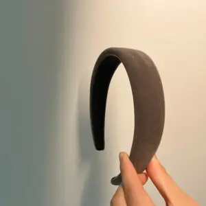 Kora - Breiter Samt-Haarreif mit Retro-Finish