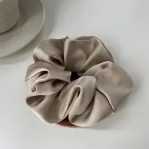 Elle - Elegantes Satin-Scrunchie